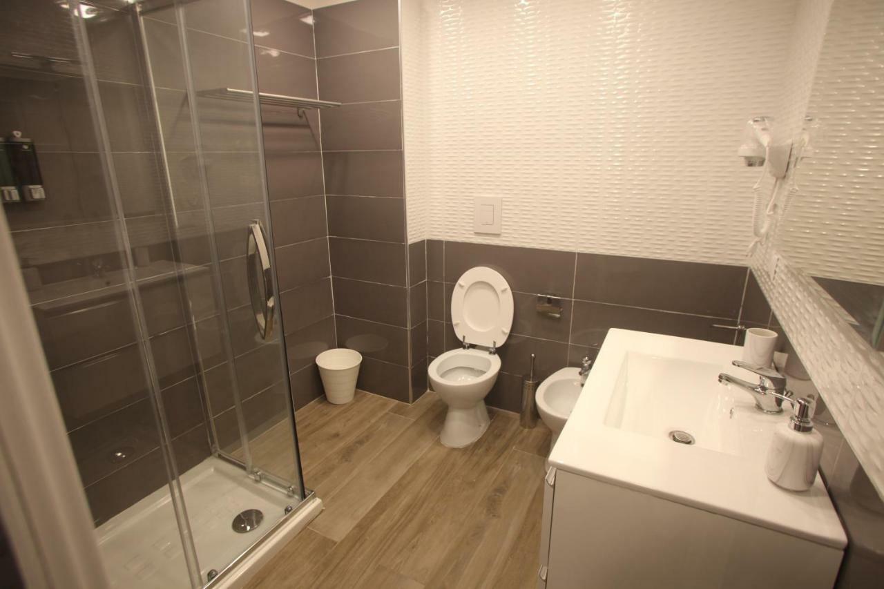 Garibaldi Station 2Punto0 Bed & Breakfast Napoli Bagian luar foto