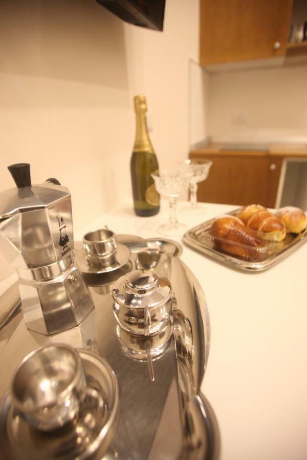 Garibaldi Station 2Punto0 Bed & Breakfast Napoli Bagian luar foto