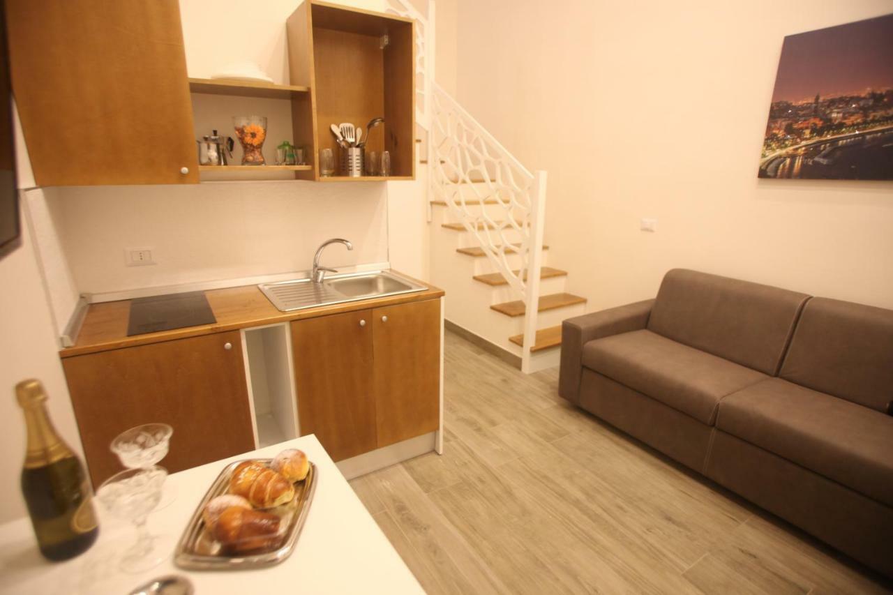 Garibaldi Station 2Punto0 Bed & Breakfast Napoli Bagian luar foto