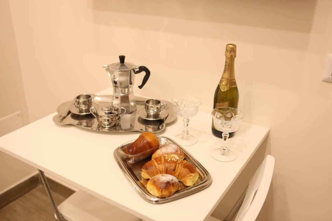 Garibaldi Station 2Punto0 Bed & Breakfast Napoli Bagian luar foto