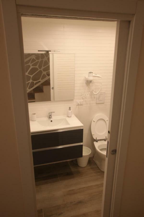 Garibaldi Station 2Punto0 Bed & Breakfast Napoli Bagian luar foto
