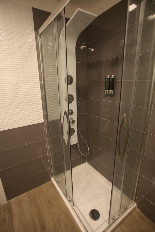 Garibaldi Station 2Punto0 Bed & Breakfast Napoli Bagian luar foto