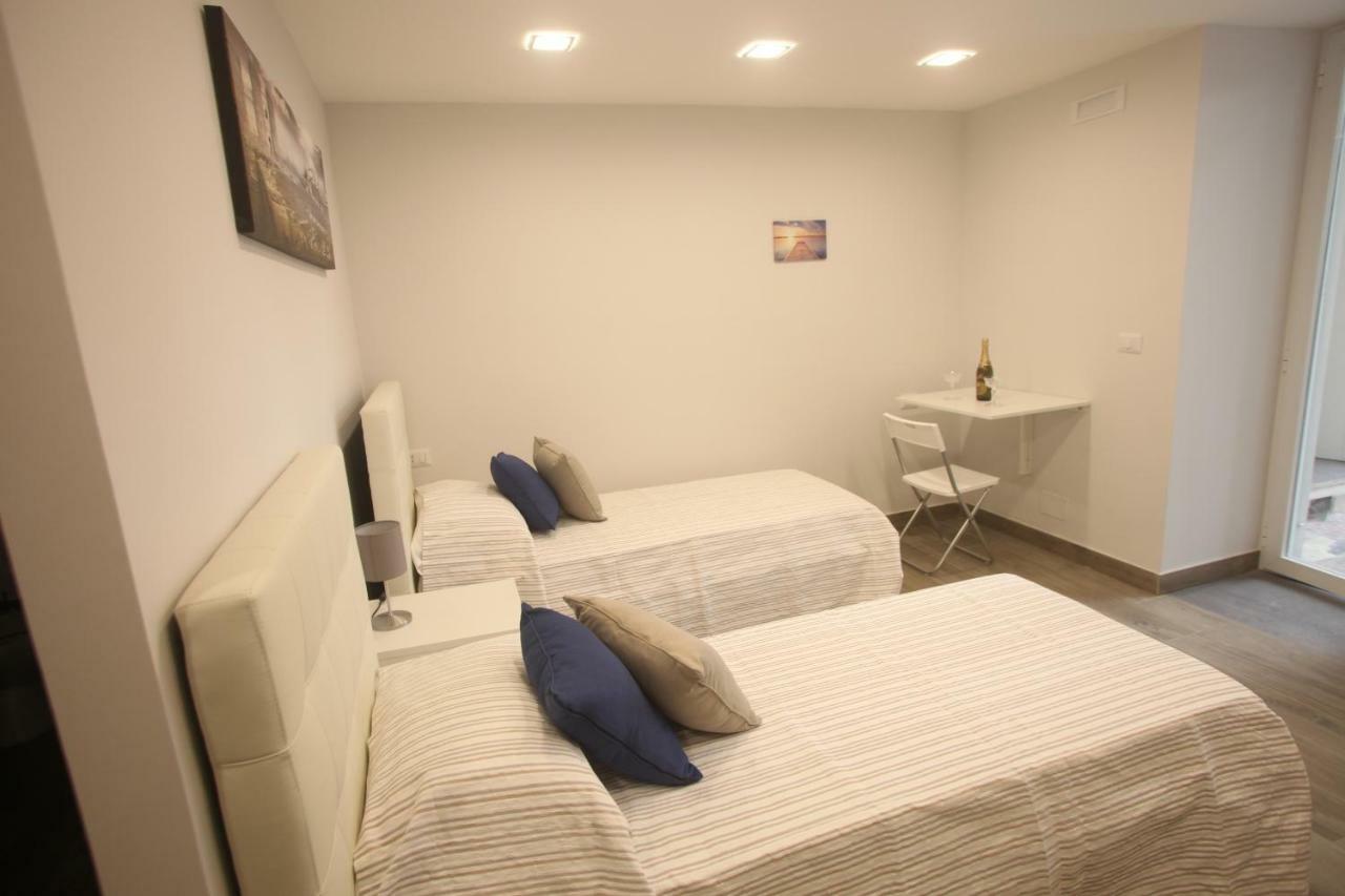 Garibaldi Station 2Punto0 Bed & Breakfast Napoli Bagian luar foto